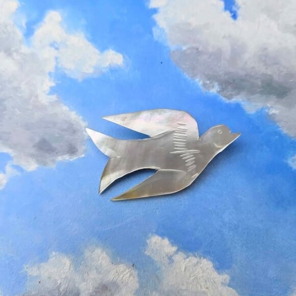 Carved Mother of Pearl Dove Brooch: Vintage White Shell Bird Pin - Picture 3 of 7